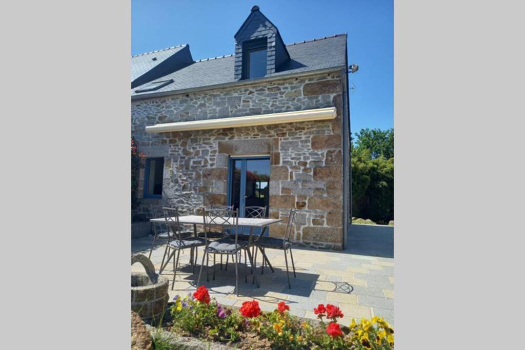 La Maison Bleue Saint-Sauveur-des-Landes Exterior photo